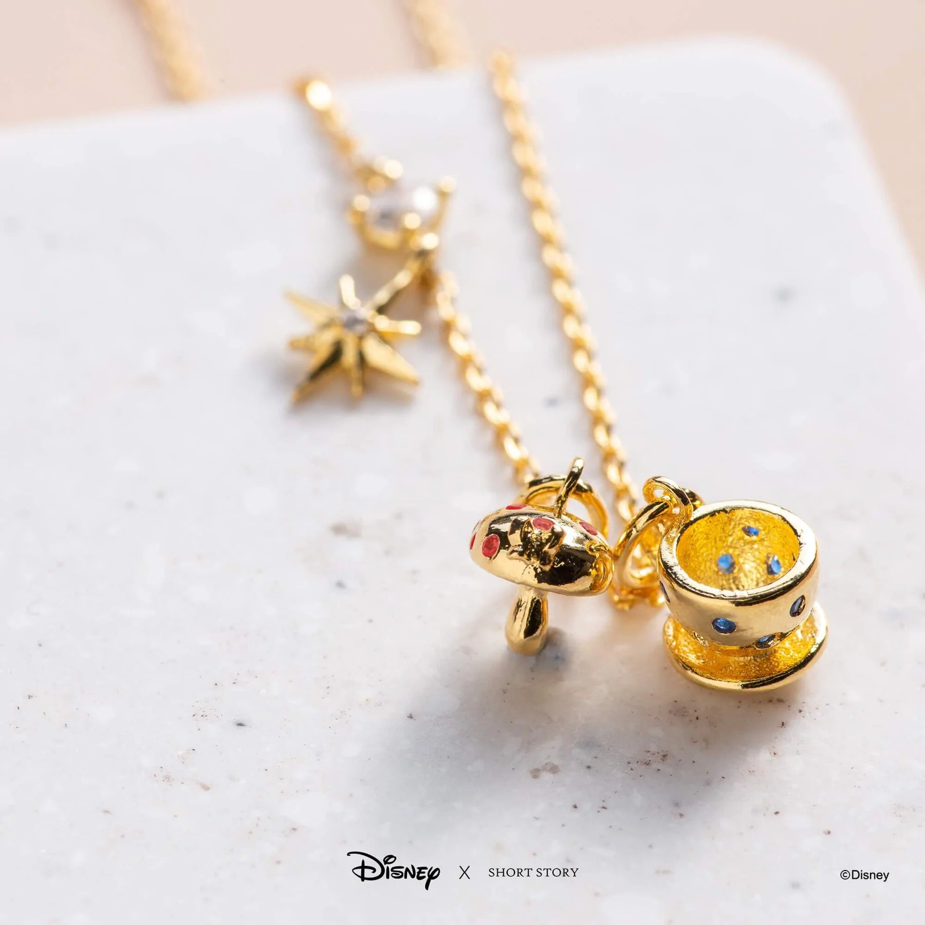 Short Story - Disney Necklace Alice in Wonderland Gold