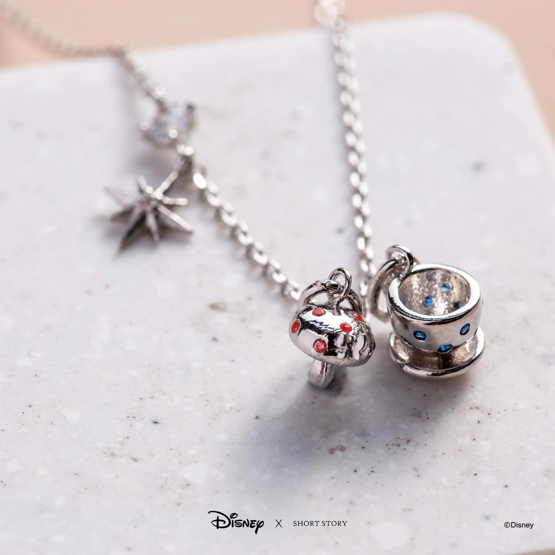 Short Story - Disney Necklace Alice in Wonderland Silver