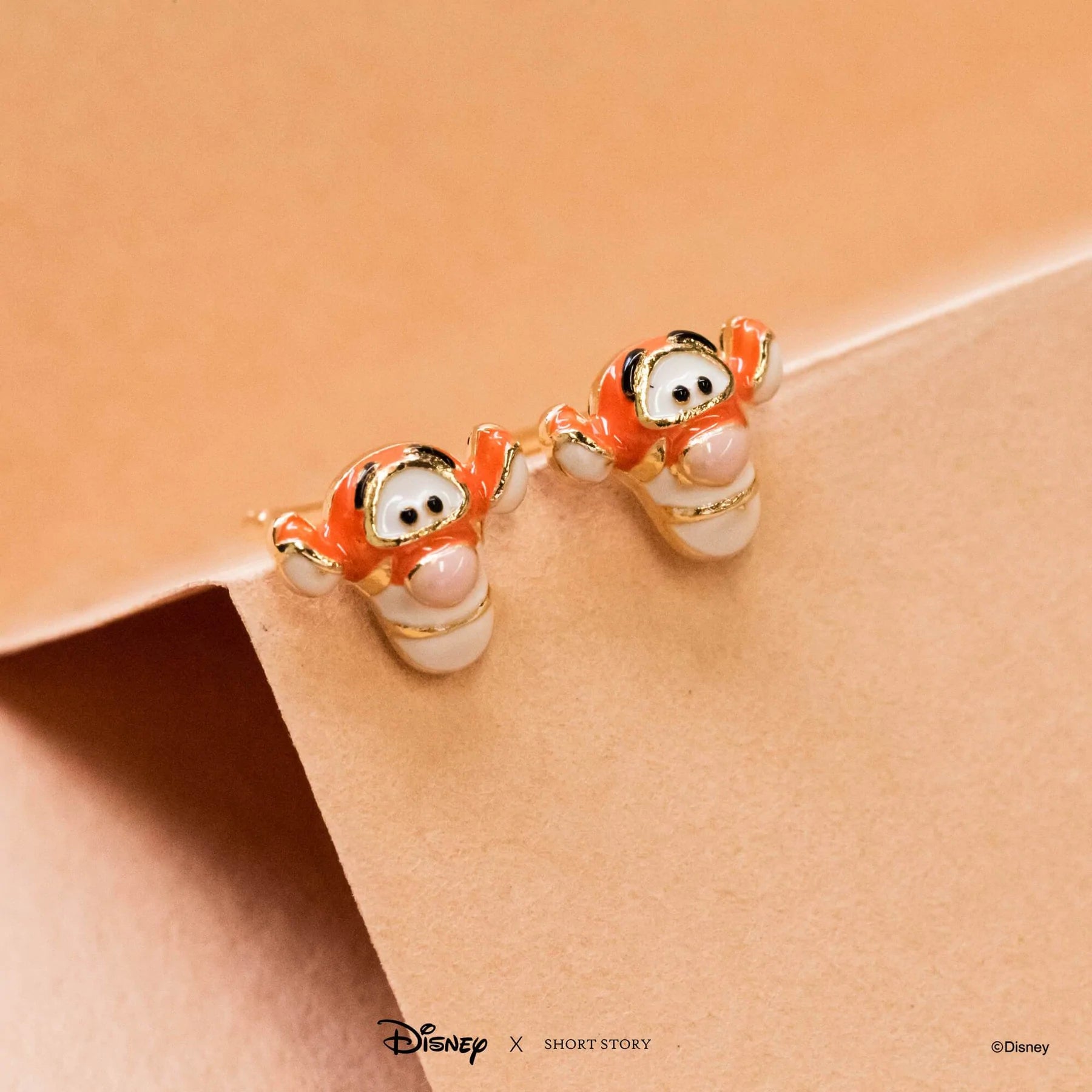 Short Story - Disney Earring Epoxy Tigger